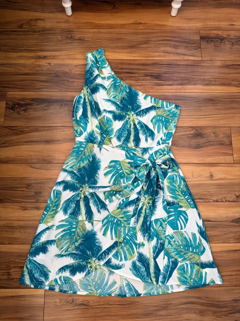 Cupshe One-Shoulder Tropical Leaf Dress in Teal & White